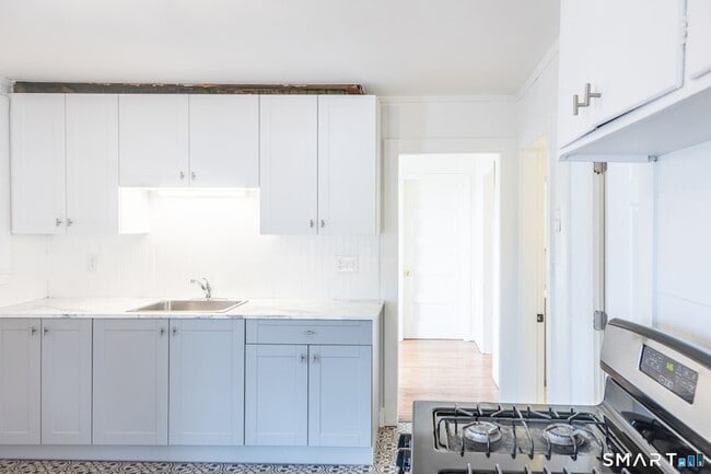 Building Photo - 84 Front St