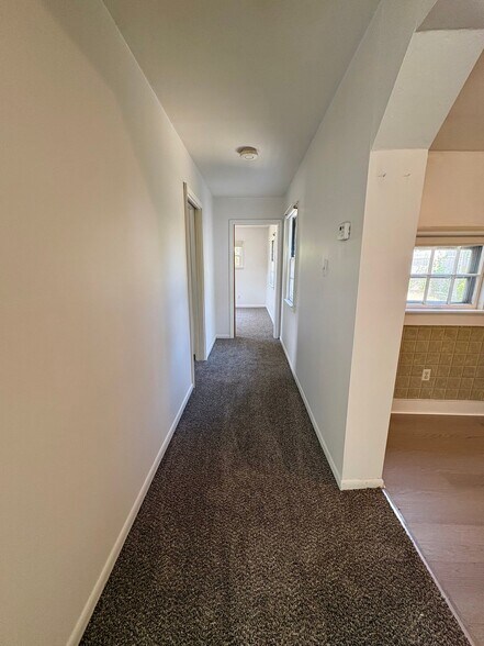 Building Photo - 8060 Lenore Ave