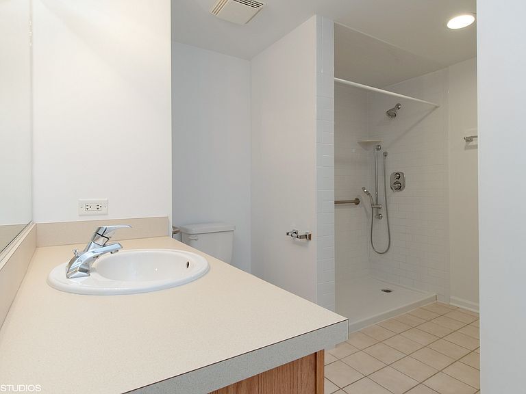 Bathroom1 - 1111 Burlington Ave