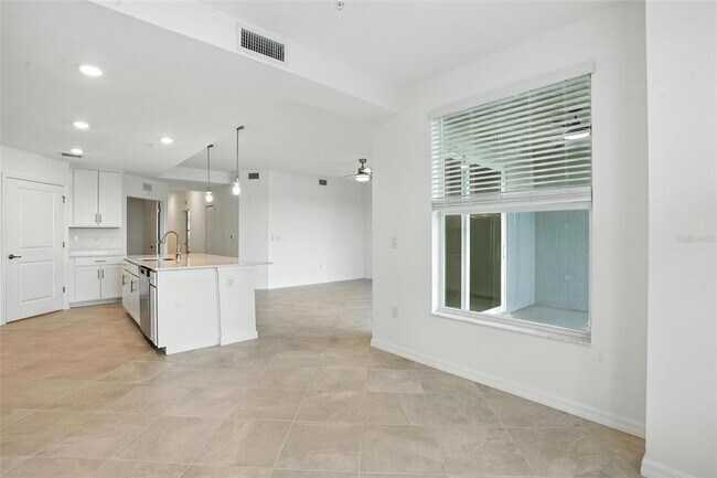 Building Photo - 14281 Heritage Landing Blvd