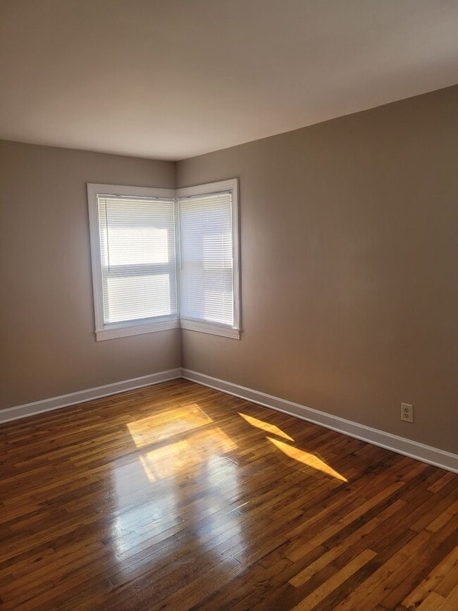 Building Photo - 101 N Gregg St