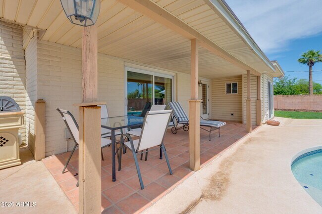 Building Photo - 1275 E Campus Dr