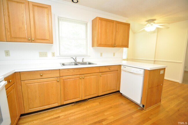 Building Photo - 124 Trafalgar Ln