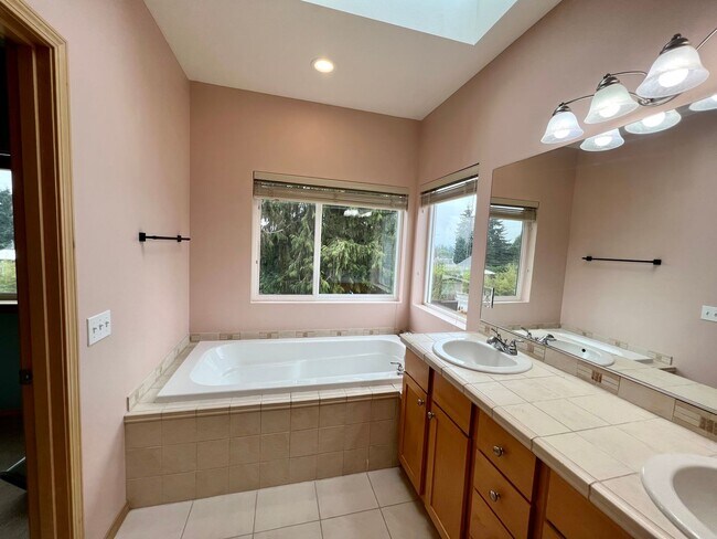 Building Photo - Greenwood Home