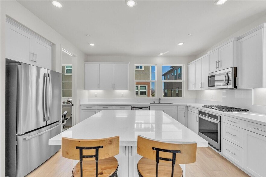 Building Photo - 27116 Vly Oak Pl