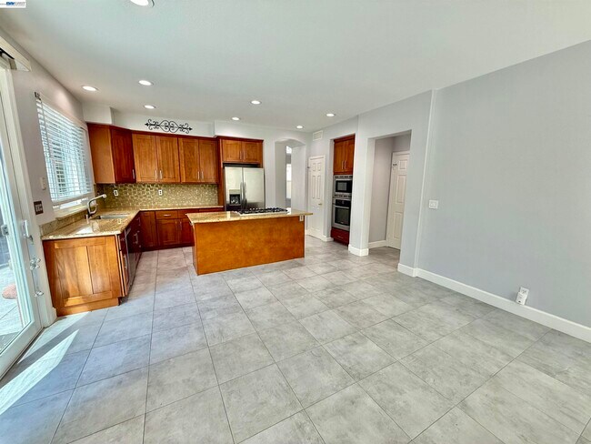 Building Photo - 4238 Diavila Ave