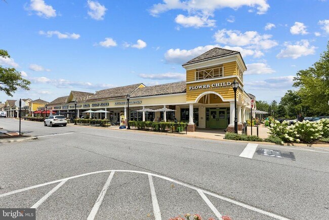 Building Photo - 6101 Berkshire Dr