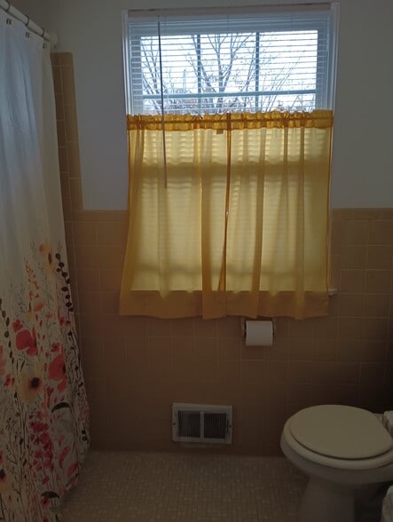 full bath. upstairs - 21 Teakwood Ln