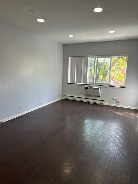 Building Photo - 3815 N Pine Grove Ave