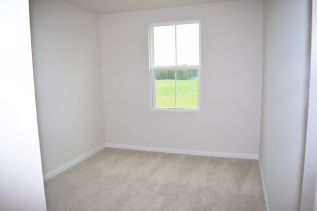Building Photo - Modern 3-Bedroom Townhome in Desirable Bear Park