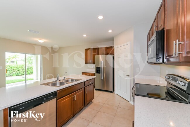 Building Photo - 2820 NW 21st Ave