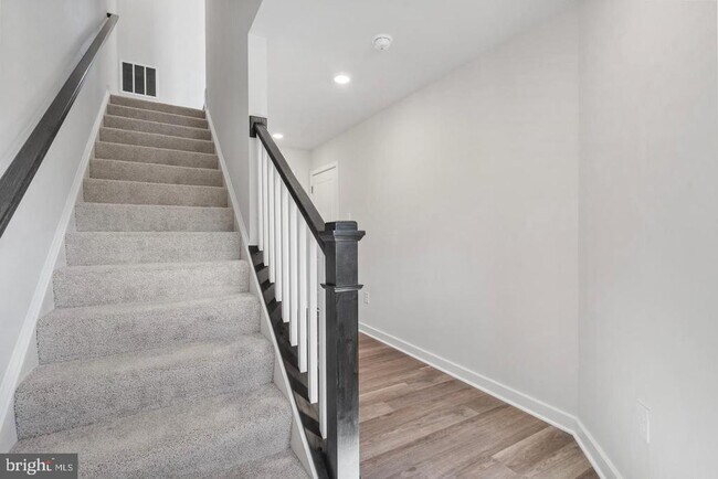 Building Photo - 16502 Green Glade Dr