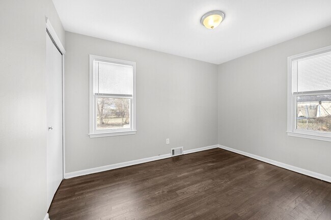 Building Photo - 12753 Georgiana Ave