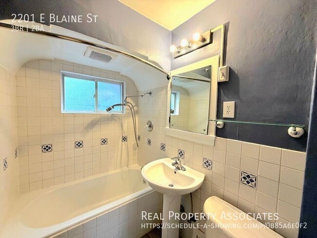 Building Photo - 2201 E Blaine St