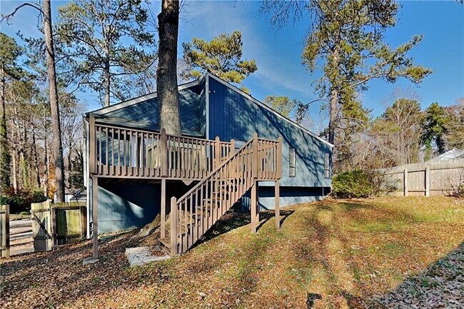 Building Photo - 3296 Timber Bluff Dr NE