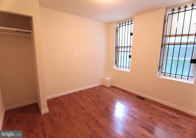 Building Photo - 1852 Willington St