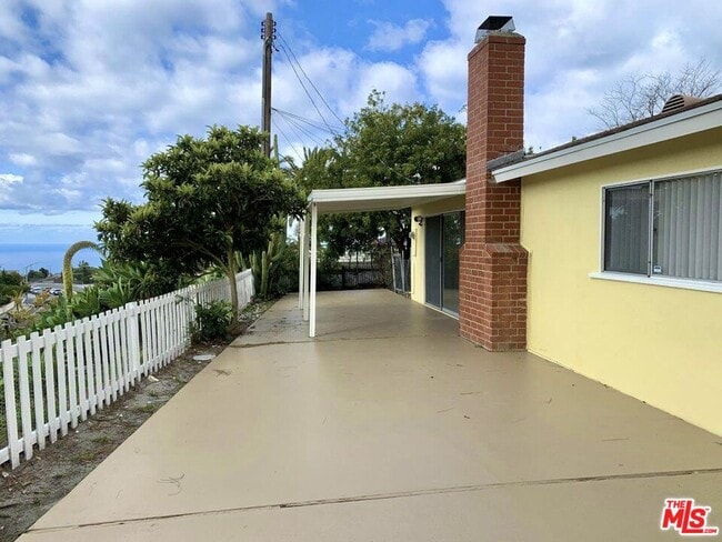 Building Photo - 6308 Villa Rosa Dr