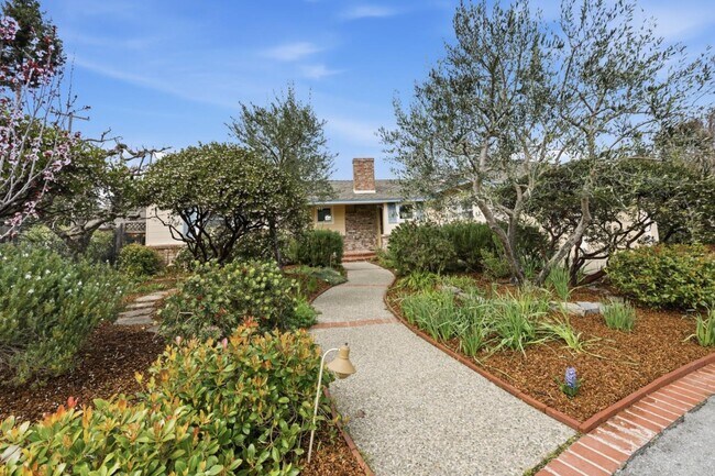 Building Photo - 8 Patricia Pl