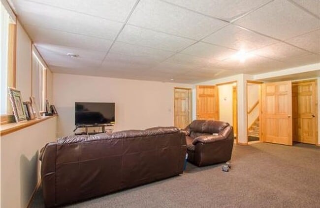 Building Photo - Huge 3BR/3ba Duplex on West Side of Eau Claire