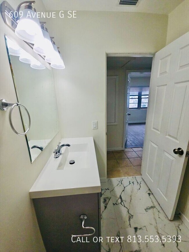 Building Photo - 609 Ave G SE