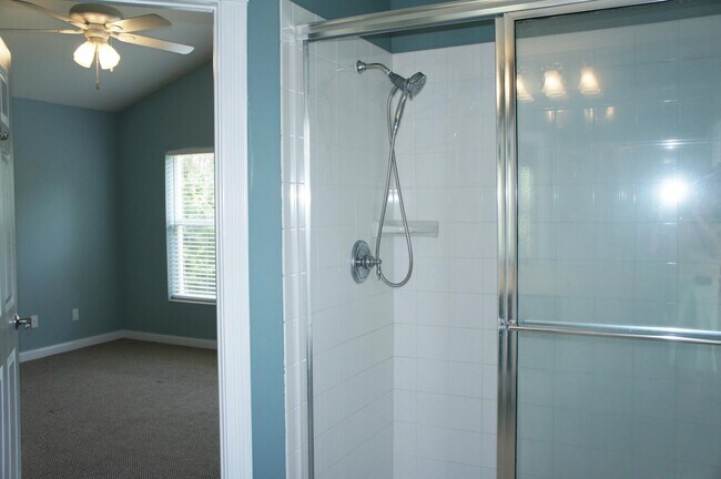 Building Photo - 1056 Pinewood Lake Ct