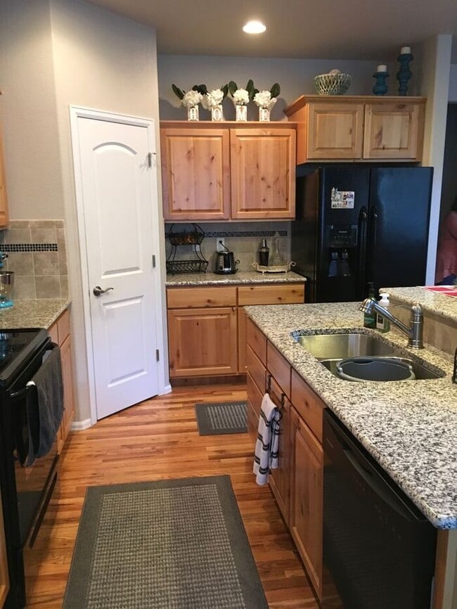 Building Photo - Stunning 3 Bed / 2.5 Bath 2-Story Home in ...