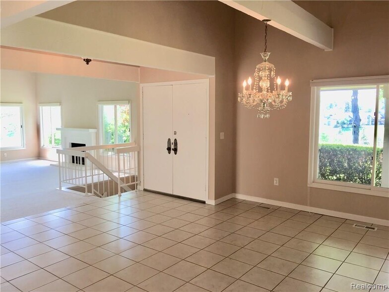 Building Photo - 1829 Golf Ridge Dr