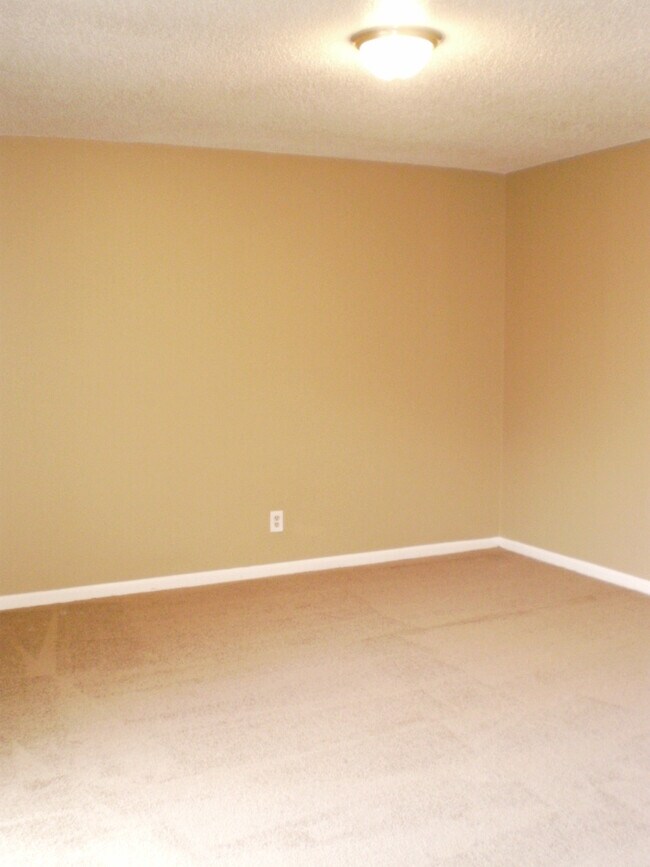 Building Photo - NICE--2 Bedroom 1.5 Bath Townhouse WEST of...