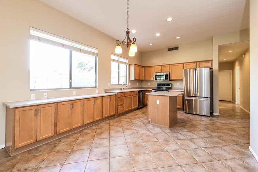 Building Photo - 1714 S Colonial Dr