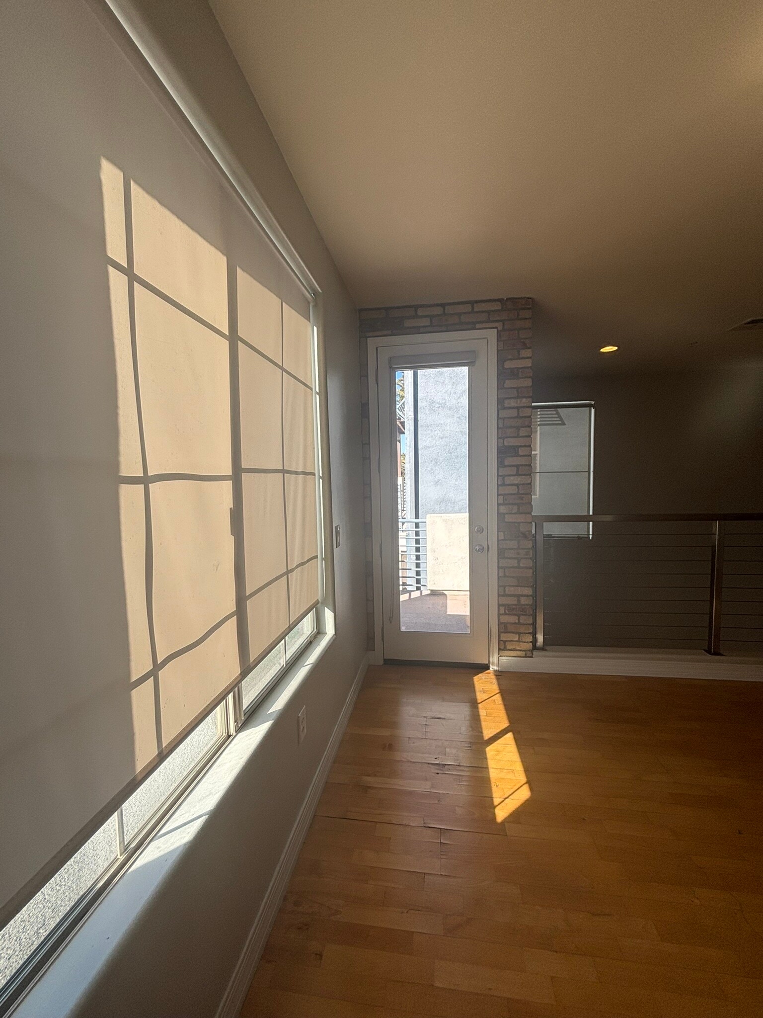 Door to 2nd floor balcony - 615 E Portland St