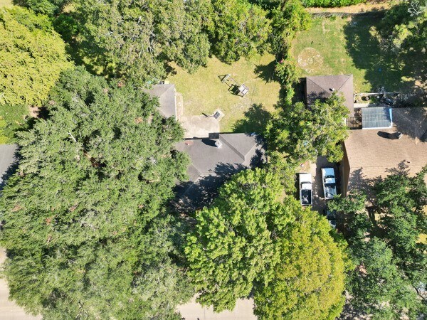 Building Photo - 1215 Briar Ln