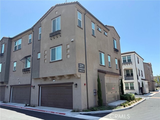 Building Photo - 2211 W Orange Ave