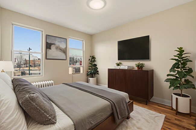 Building Photo - 708 Columbia Rd NW