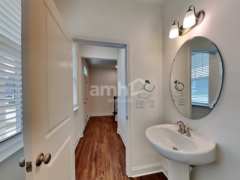 Building Photo - 208 Gregory Dr