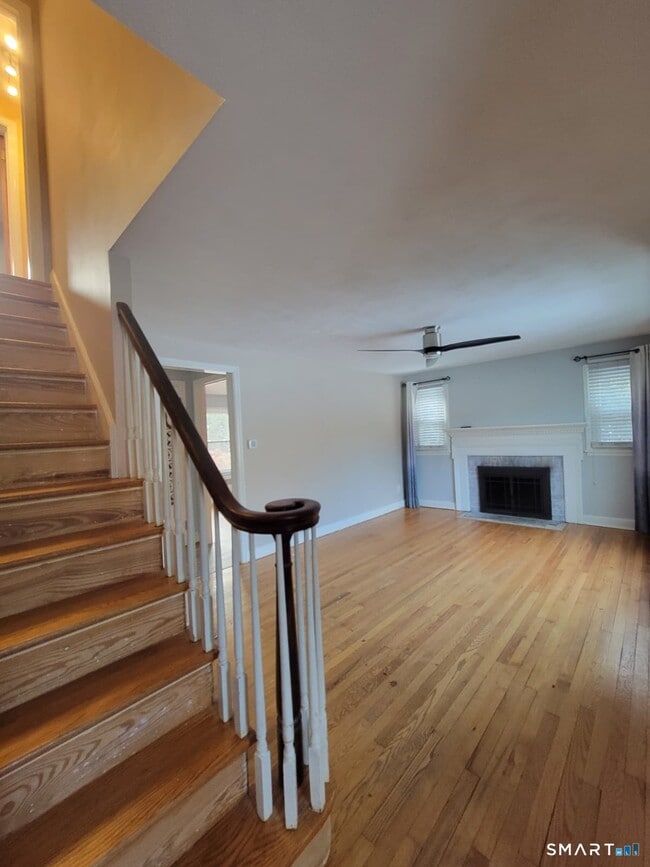 Building Photo - 895 Pleasant Valley Rd