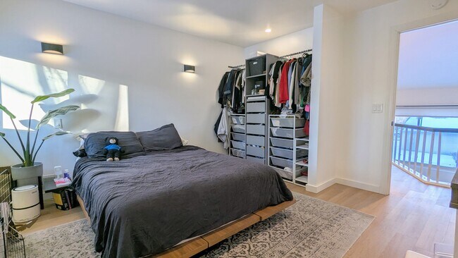 Building Photo - 1030 Casa Dr