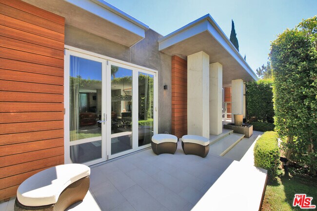 Building Photo - 3054 Elvido Dr