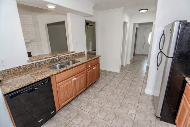 Building Photo - 20335 Fieldtree Dr