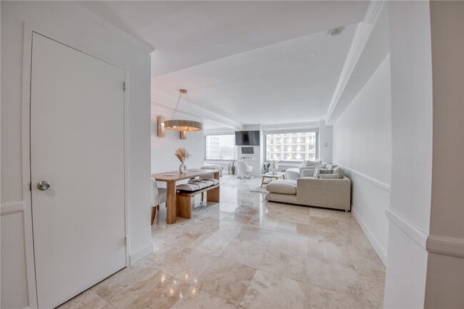 Building Photo - 320 Fort Duquesne Blvd