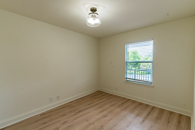 Building Photo - Spacious 2 Bedroom, 2 Bathroom Condominium...