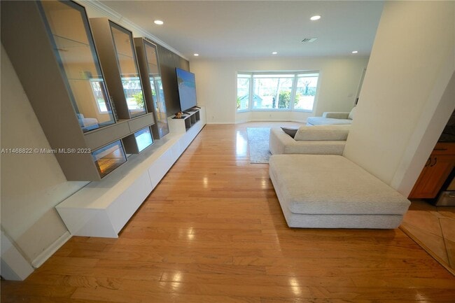 Building Photo - 2509 NE 35th Dr