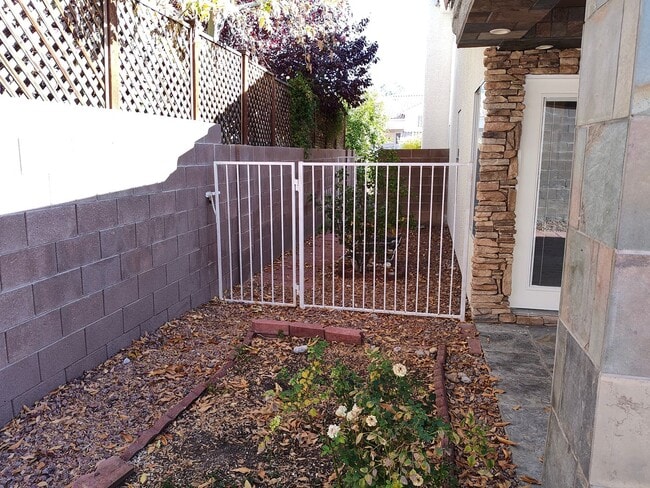 Building Photo - Upgraded Single Story house for rent