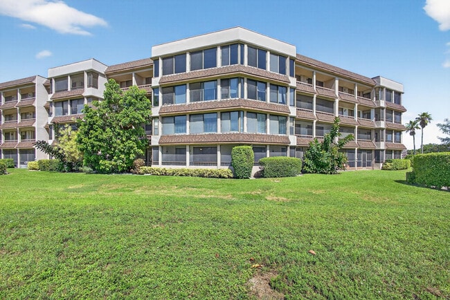 Building Photo - 4770 Fountains Dr S