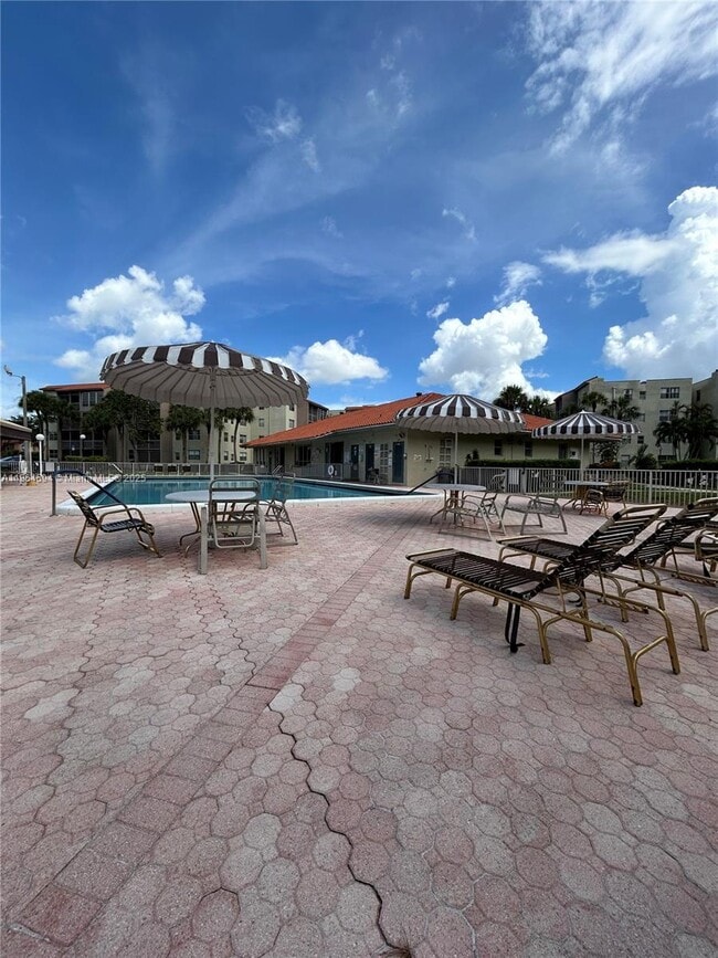 Building Photo - 1800 SW 81st Ave