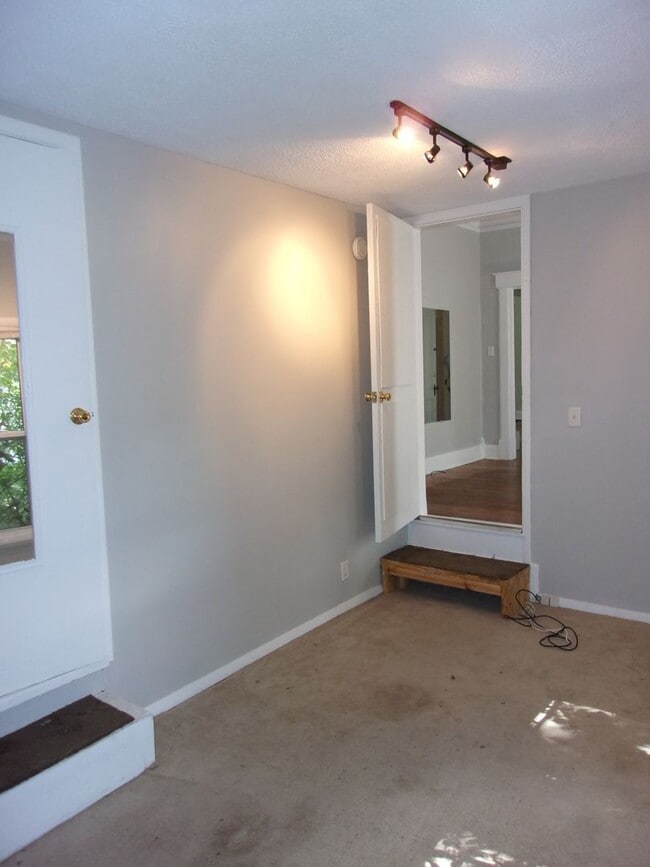 Building Photo - 401 S Talley Ave