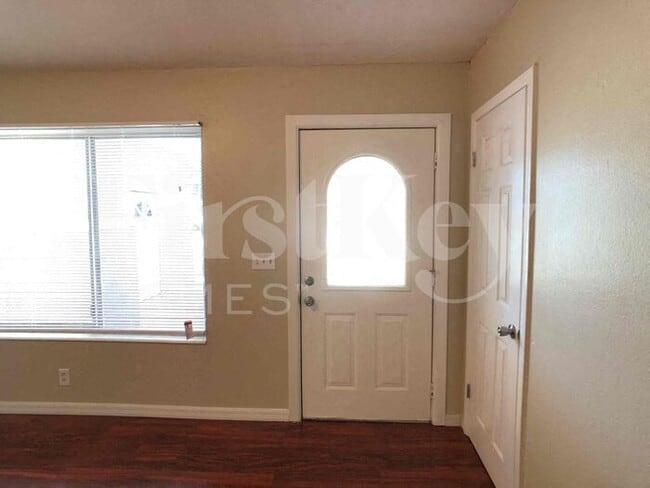 Building Photo - 5112 43rd Ave W