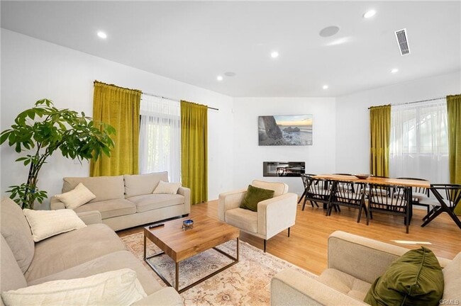 Building Photo - 9462 Odessa Ave