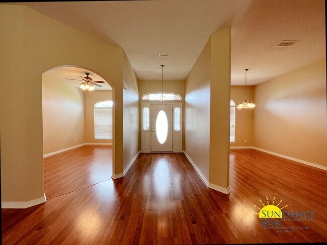 Building Photo - 2130 Pepper Dr