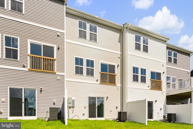 Building Photo - 2604 Cougar Ln