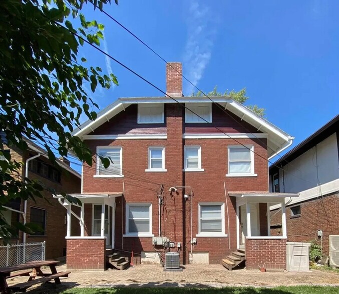 Building Photo - 2320 Summit St